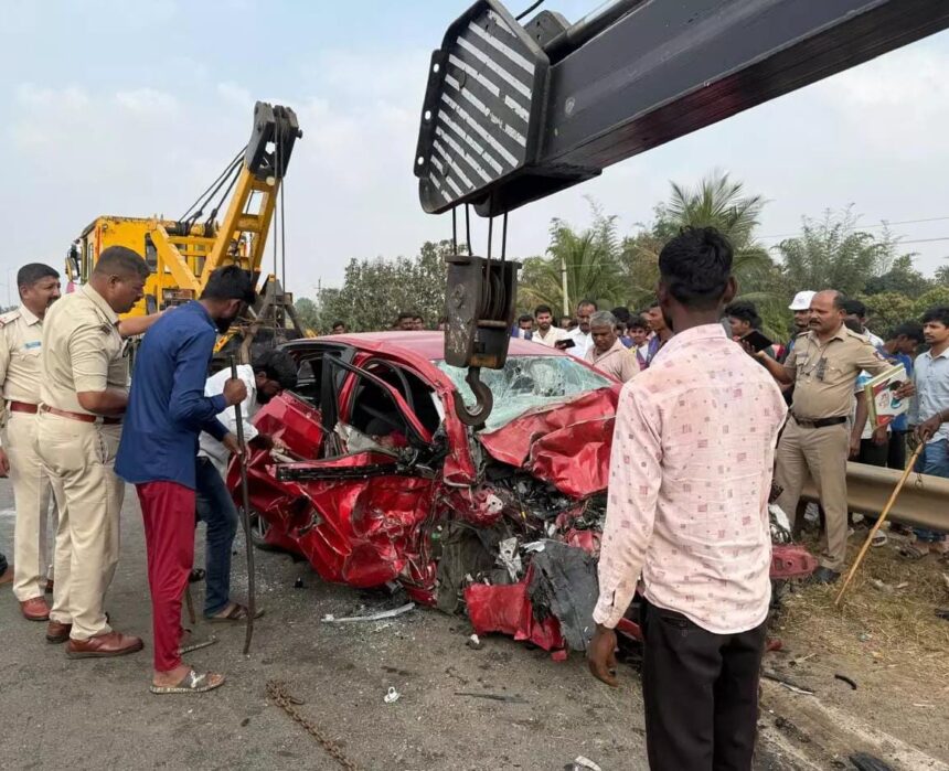 ತಡಸ ಬಳಿ ಭೀಕರ ಅಪಘಾತ : ಒಂದೇ ಕುಟುಂಬದ ನಾಲ್ವರ ಸಾವು