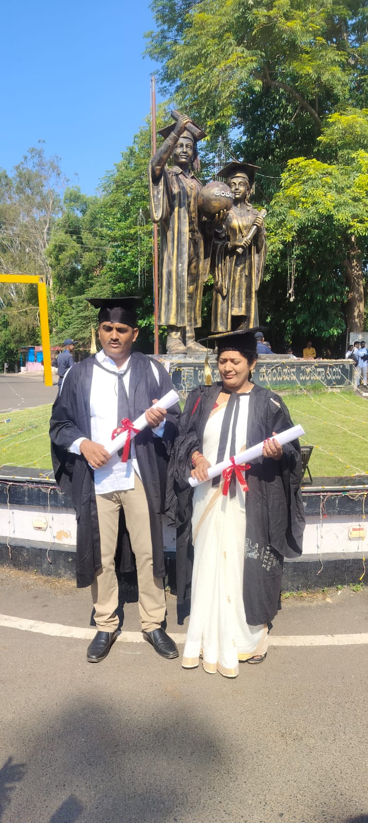 ಪತಿ-ಪತ್ನಿಗೆ ಒಂದೇ ದಿನ ಪಿಎಚ್ಡಿ ಪದವಿ ಪ್ರದಾನ!