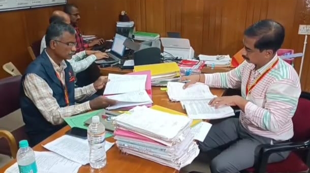 ಧಾರವಾಡ ಸಣ್ಣ ನೀರಾವರಿ ಇಇ  ಶಿಗ್ಗಾವಿ ಮನೆ, ಕಚೇರಿ ಮೇಲೆ ಲೋಕಾ ದಾಳಿ