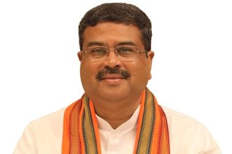 ಜಿರಳೆ ದಂಗೆಗೆ ಮಂಡಿಯೂರಿದ ಕೇಂದ್ರ : ಶಿಕ್ಷಣ ಸಚಿವ  ಪ್ರಧಾನ್ ರಾಜೀನಾಮೆ